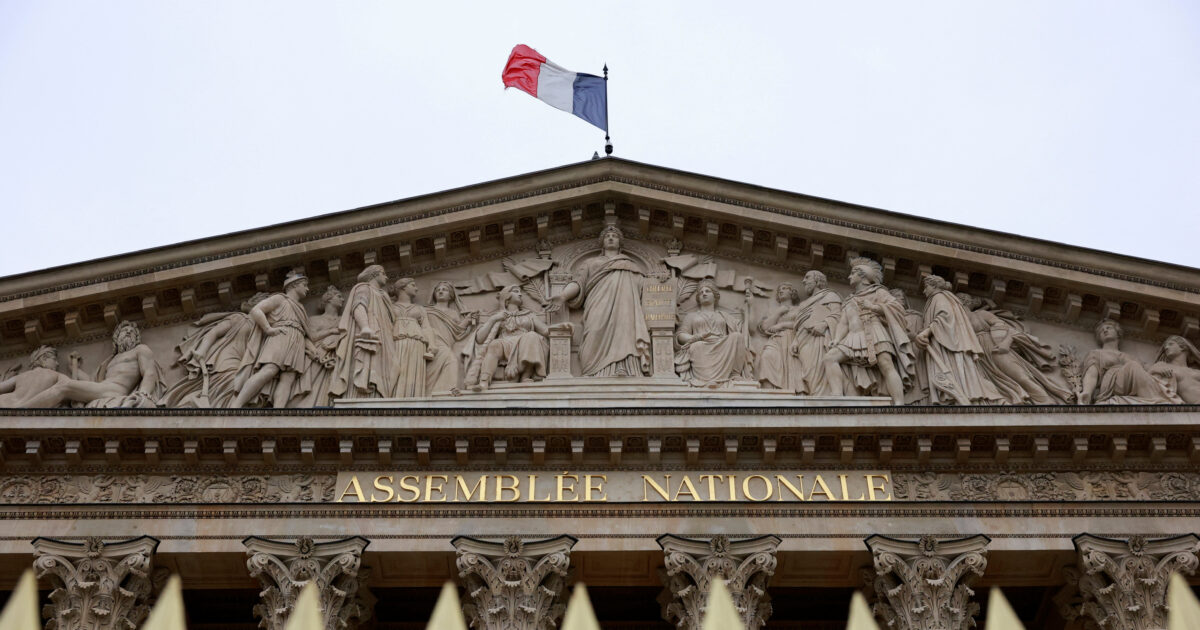 Political Crisis in France: In front of the “Crisara” of new evaluations the country’s public debt – is coming from MoDy’s and S&P