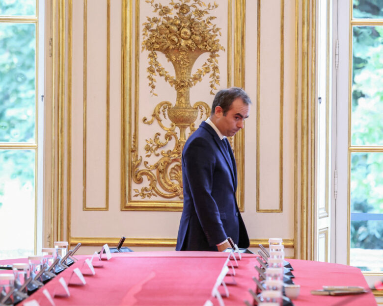 Αντιμέτωπος στο Κοινοβούλιο σήμερα ο Λεκορνί για τον προϋπολογισμό