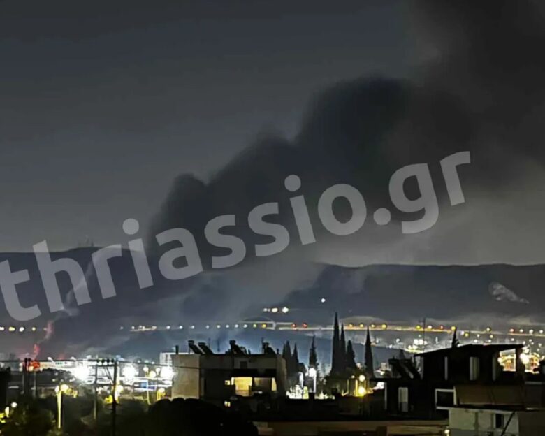 Φωτιά στον Ασπρόπυργο δίπλα σε πίστα καρτ – Ακούγονται εκρήξεις