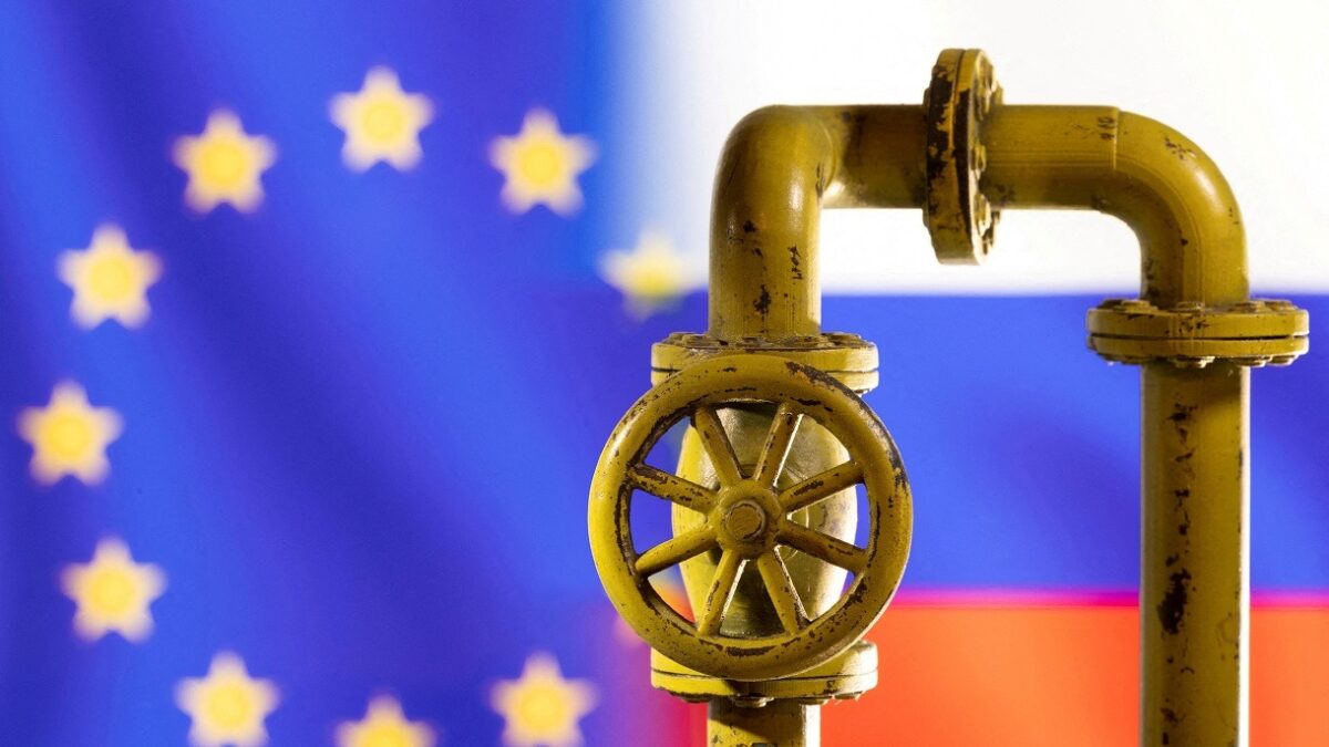 Σωλήνες φυσικού αερίου σε σημαίες της ΕΕ και της Ρωσίας