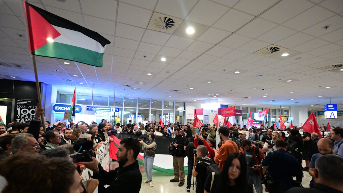 Επαναπατρισμός για τους 27 Έλληνες που συνελήφθησαν από το Ισραήλ στην προσπάθειά τους να φτάσουν στη Γάζα μαζί με τα υπόλοιπα μέλη του στολίσκου Global Sumud Flotilla, στο αεροδρόμιο «Ελευθέριος Βενιζέλος»