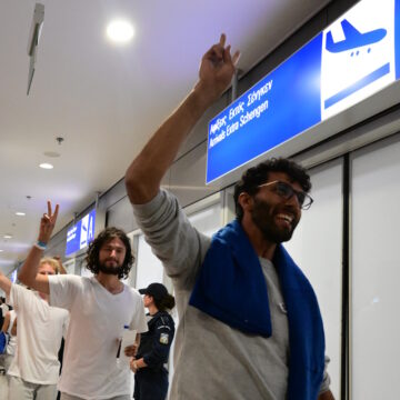 Επαναπατρισμός για τους 27 Έλληνες που συνελήφθησαν από το Ισραήλ στην προσπάθειά τους να φτάσουν στη Γάζα μαζί με τα υπόλοιπα μέλη του στολίσκου Global Sumud Flotilla