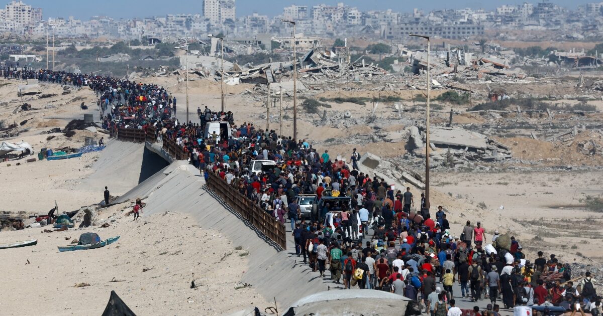 Gaza: “Human River” Palestinians returning to their damaged homes – “The ceasefire will last”