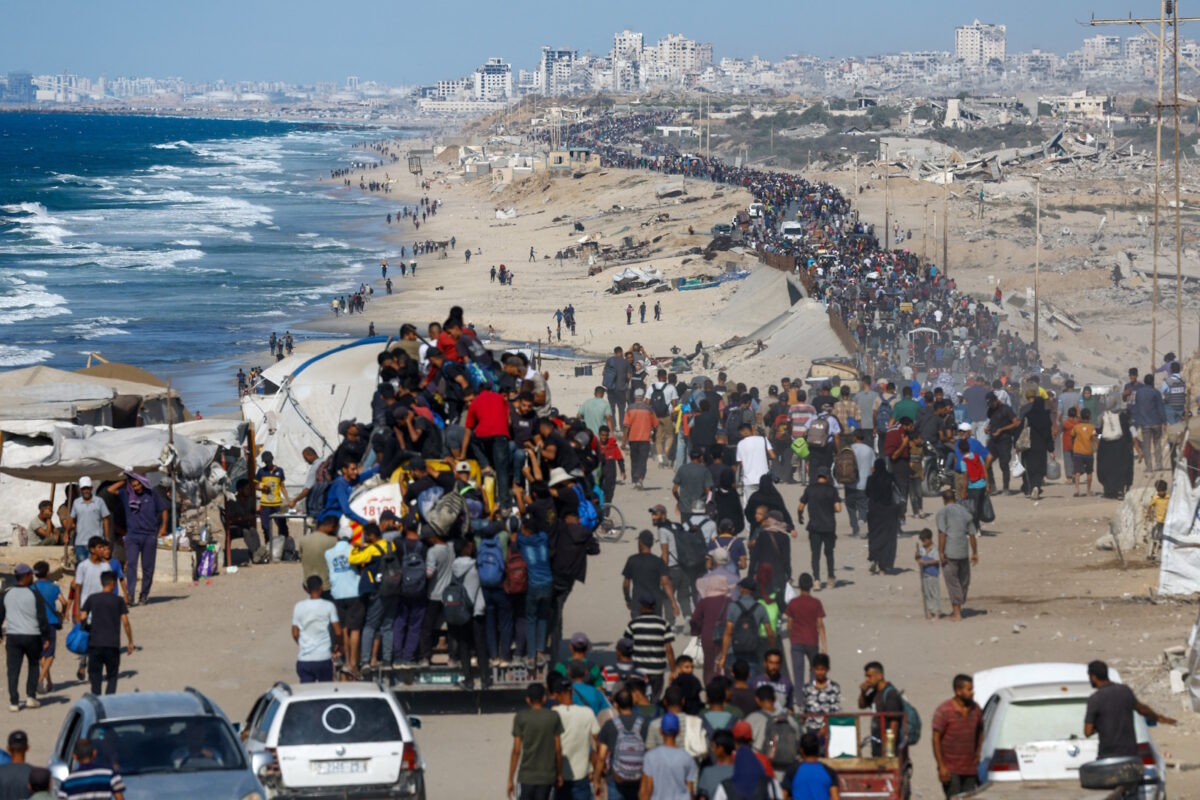 Back of displaced Palestinians to the Gaza Strip