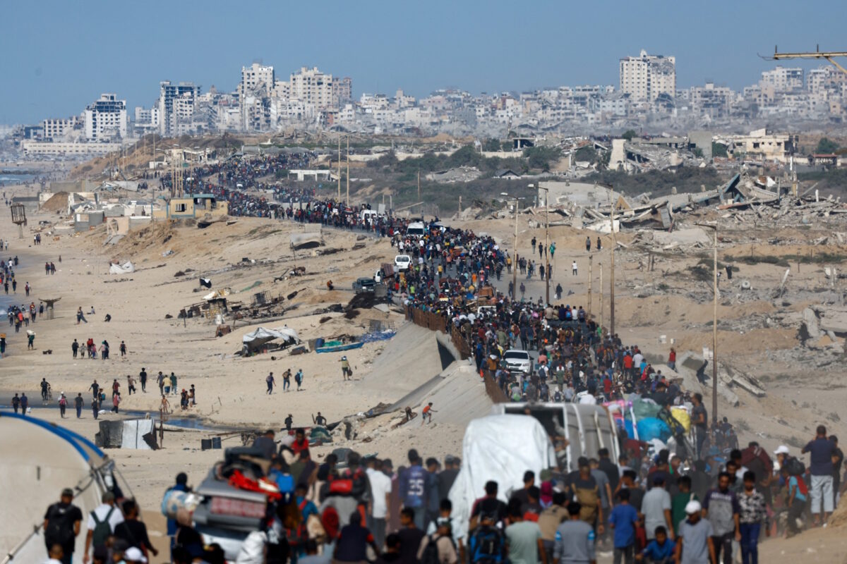 Back of displaced Palestinians to the Gaza Strip