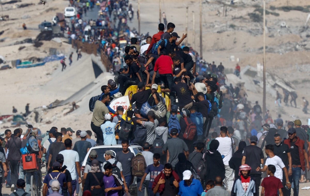 Back of displaced Palestinians to the Gaza Strip