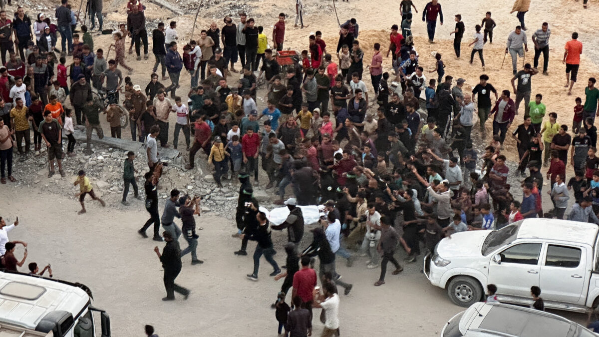 Αναζήτηση νεκρών ομήρων εν μέσω εκεχειρίας μεταξύ Ισραήλ και Χαμάς, στο Χαν Γιούνις