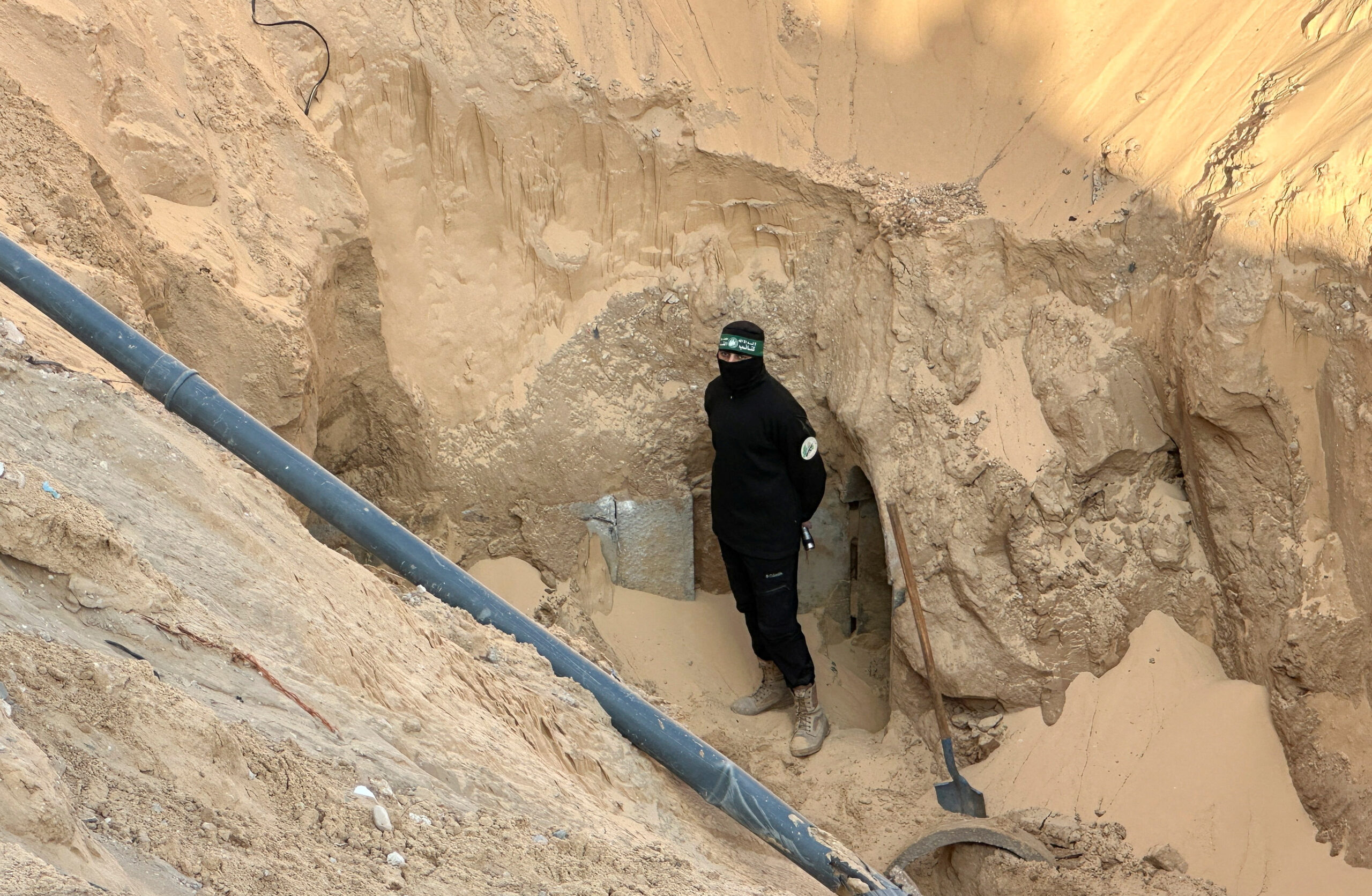 Αναζήτηση νεκρών ομήρων εν μέσω εκεχειρίας μεταξύ Ισραήλ και Χαμάς, στο Χαν Γιούνις