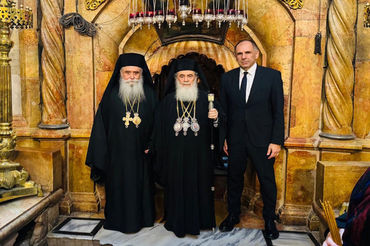 Ο Γιώργος Γεραπετρίτης στη χειροτονία του νέου Ηγουμένου της Ιεράς Μονής Αγίας Αικατερίνης του Όρους Σινά και Αρχιεπισκόπου Σινά, Φαράν και Ραϊθώ, κ. Συμεών