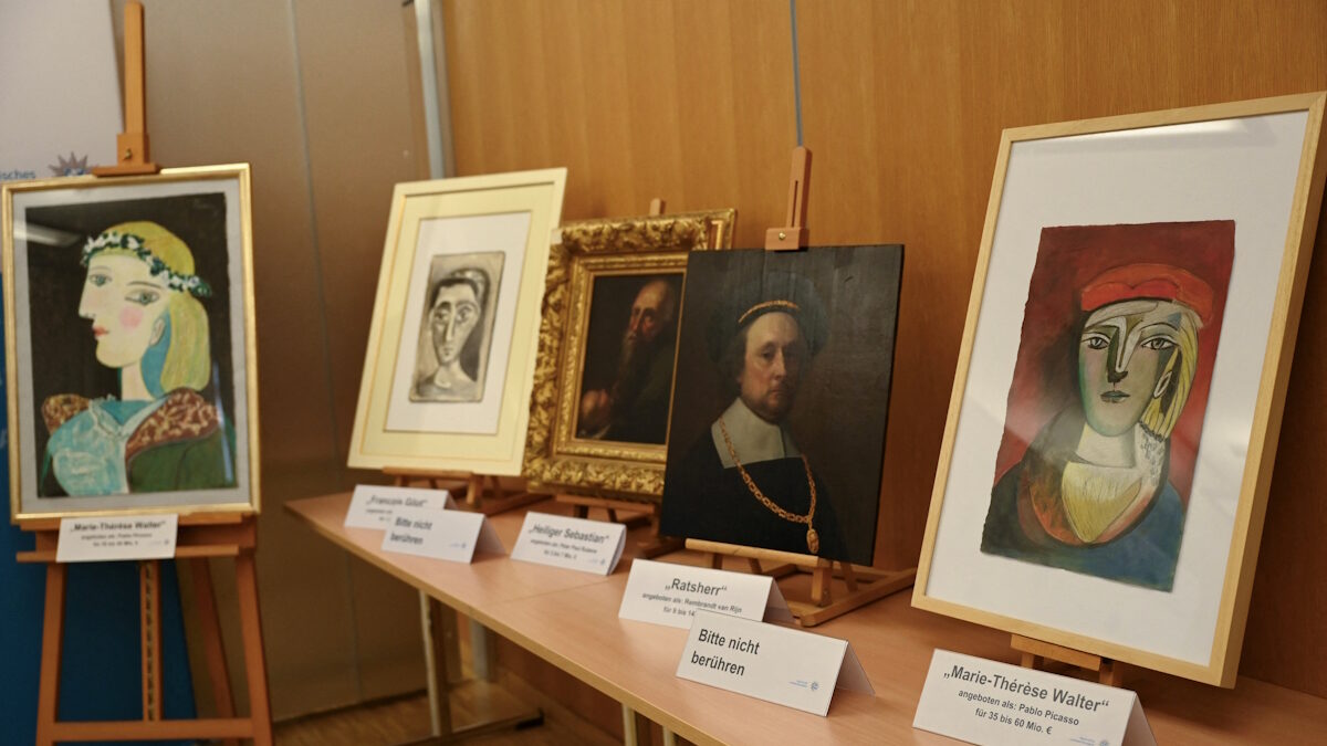 Ένας πλαστός πίνακας με τίτλο «Marie Therese Walter» του Πάμπλο Πικάσο, εκτίθεται μαζί με άλλα πλαστά έργα των Ρέμπραντ, Ρούμπενς αλλά και Πικάσο, οι οποίοι κατασχέθηκαν από τις αρχές της Βαυαρίας