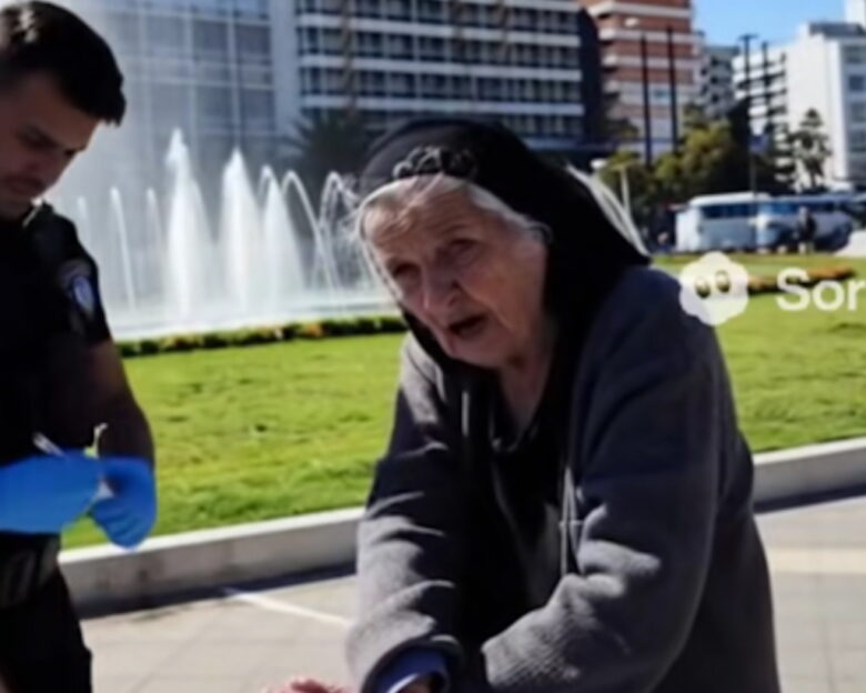 Viral στο TikTok έχουν γίνει βίντεο AI που δείχνουν γιαγιάδες να συλλαμβάνονται από αστυνομικούς