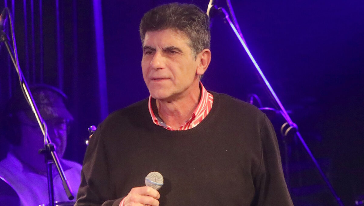 Ο Γιάννης Μπέζος