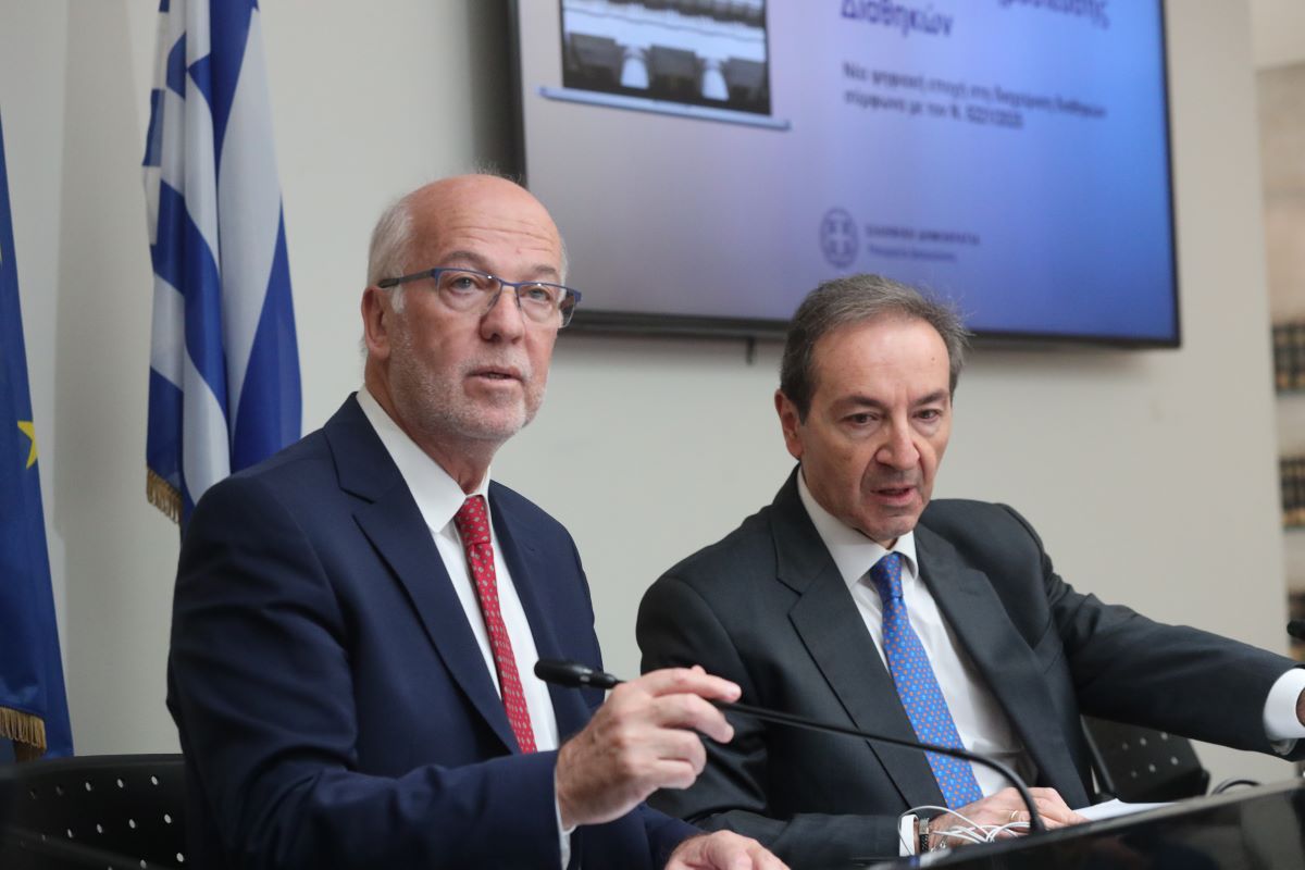 Ο υπουργός Δικαιοσύνης Γιώργος Φλωρίδης κατά την παρουσίαση της πλατφόρμας για τις διαθήκες