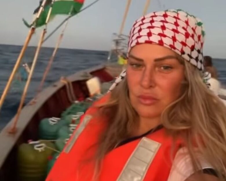 Global Sumud Flotilla – Άνα Αλκάλντε: Η «Μπάρμπι της Γάζας», η εκρηκτική ξανθιά μητέρα έξι παιδιών και ακτιβίστρια στον στολίσκο