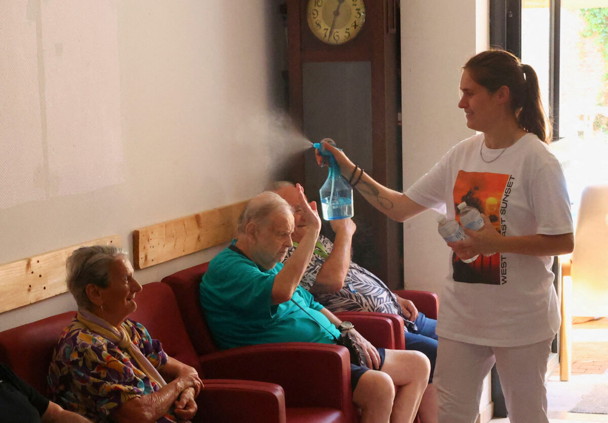 Ηλικιωμένοι αντιμέτωποι με τη ζέστη