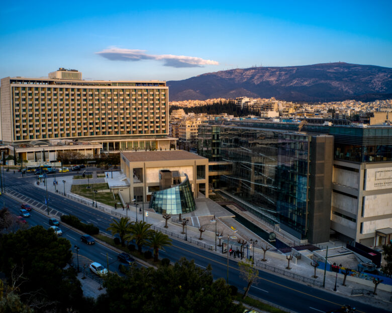 Αναστάτωση έξω από το Χίλτον λόγω «ύποπτης» μοτοσικλέτας – Ελέγχθηκε από τη ΤΕΕΜ χωρίς να βρεθεί κάτι