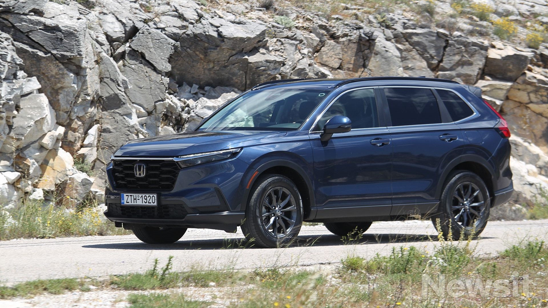 Honda CR-V 2.0 e:HEV AWD – Δοκιμή: Με αυτονομία έως 960 χλμ. και το κεφάλι μας ήσυχο!
