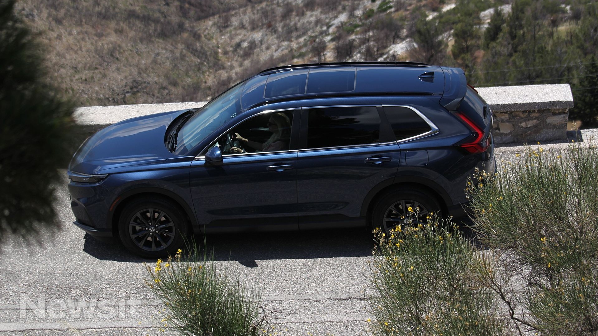 Honda CR-V 2.0 e:HEV AWD – Δοκιμή: Με αυτονομία έως 960 χλμ. και το κεφάλι μας ήσυχο!

