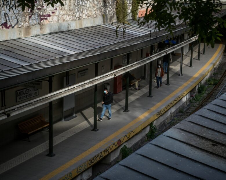 Πρόβλημα στατικότητας στον σταθμό του ηλεκτρικού «Μοναστηράκι»: Εκτεταμένες φθορές στον μεταλλικό σκελετό