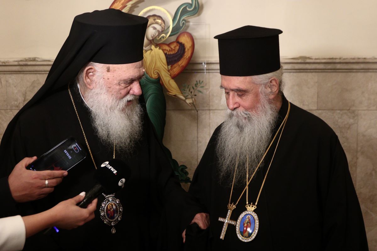 Ο αρχιεπίσκοπος Ιερώνυμος με τον αρχιεπίσκοπο Σινά Συμεών 