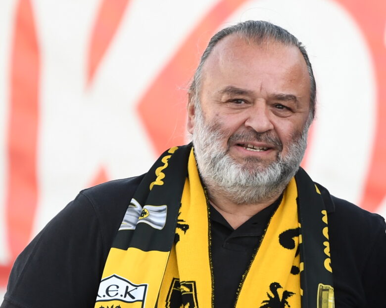 Ο Μάριος Ηλιόπουλος κλήθηκε σε ακρόαση από τη ΔΕΑΒ για τον σπασμένο υαλοπίνακα στο Περιστέρι