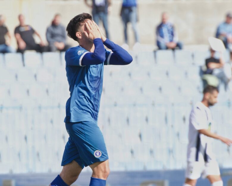 Ηρακλής – Νίκη Βόλου 0-0: Οι Θεσσαλοί κράτησαν το μηδέν παρά αριθμητικό τους μειονέκτημα στο ντέρμπι κορυφής της Super League 2