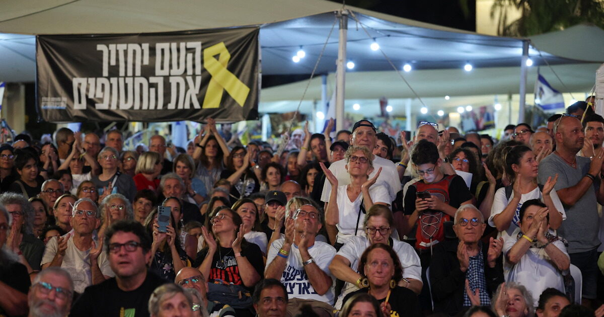 Israel: disapproval and yogurt in the hostage square on the hearing of Netanyahu’s name – apostasy for Trump