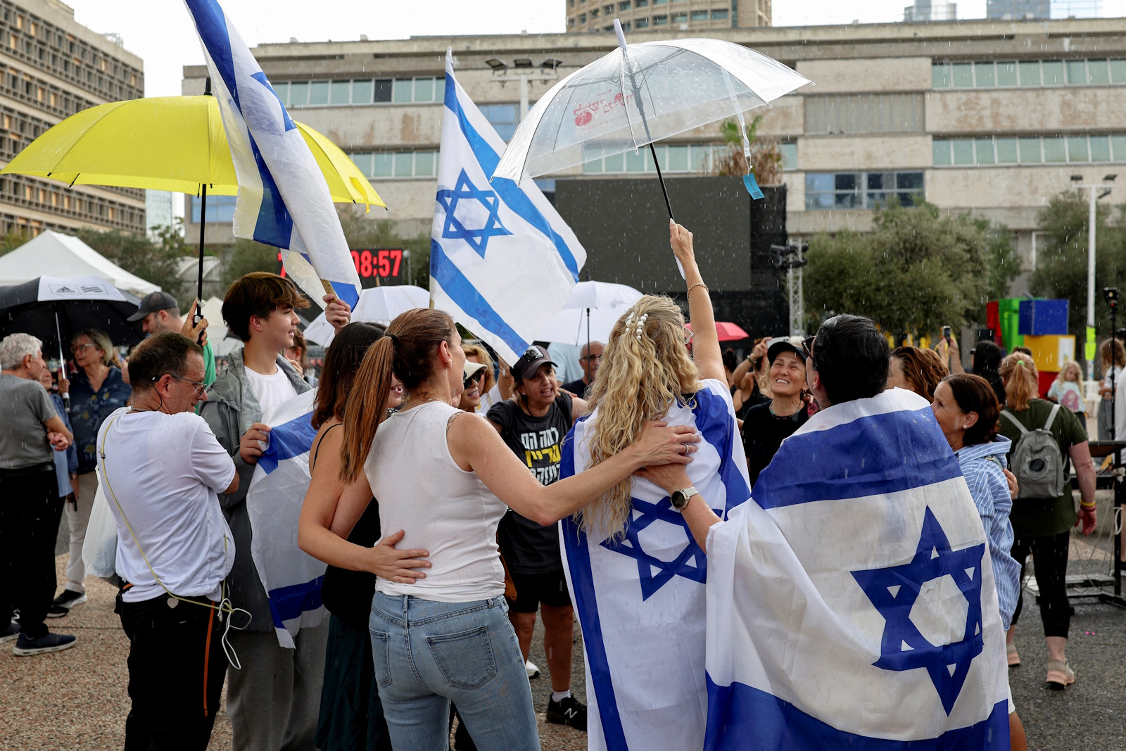 World in Tel Aviv celebrates the truce deal in Gaza