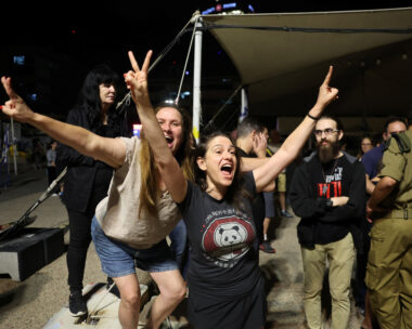 Πανηγυρισμοί μετά την συμφωνία για τον τερματισμό του πολέμου στη Γάζα