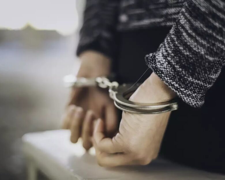 Ηγουμενίτσα: Χειροπέδες σε μαθητές και καθηγήτρια μετά από άγρια συμπλοκή ανηλίκων σε Λύκειο της πόλης