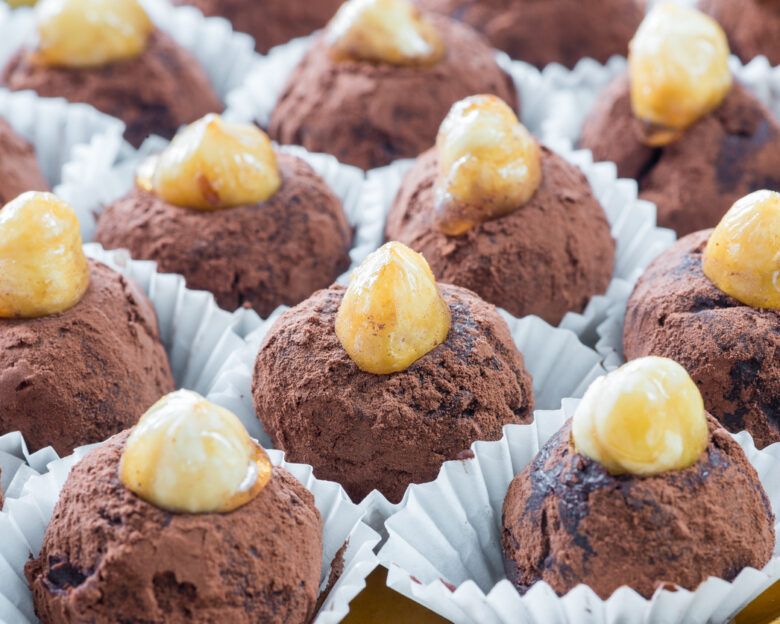 Σπιτικά σοκολατάκια με μακαντέμια και κακάο