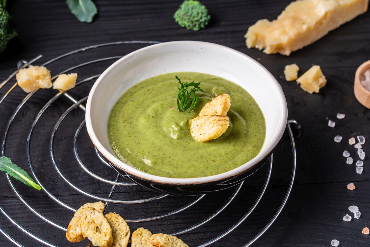 Συνταγή για σούπα βελουτέ με μπρόκολο και πατάτα