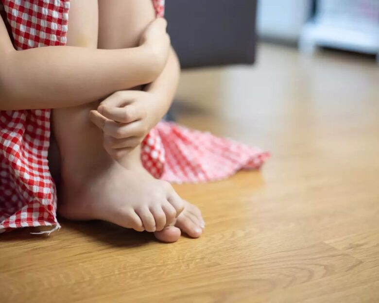 Αλμυρός Βόλου: 42χρονος γύρισε την 6χρονη κόρη του ανάποδα και φώναζε πως θα τη σκοτώσει