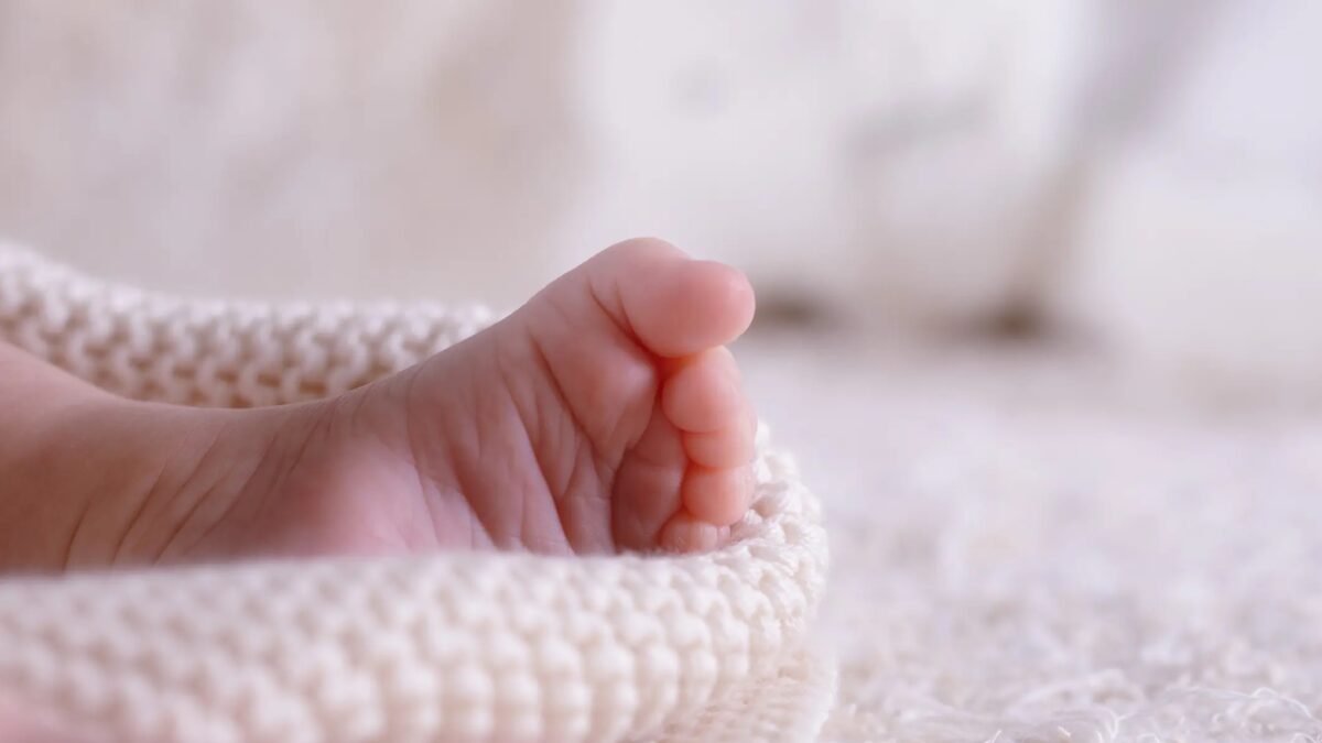 Ιταλία: 25χρονη έπνιξε τα δίδυμα νεογέννητα μωρά της – Τύλιξε τις σορούς σε κουβέρτα και τις πέταξε σε ντουλάπα