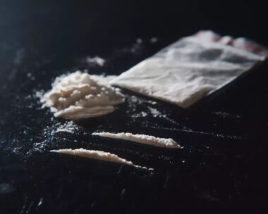 Πάτρα: 17χρονη έκανε χρήση κοκαΐνης, κατέρρευσε και κατέληξε στο νοσοκομείο – Συνελήφθη από τη Δίωξη