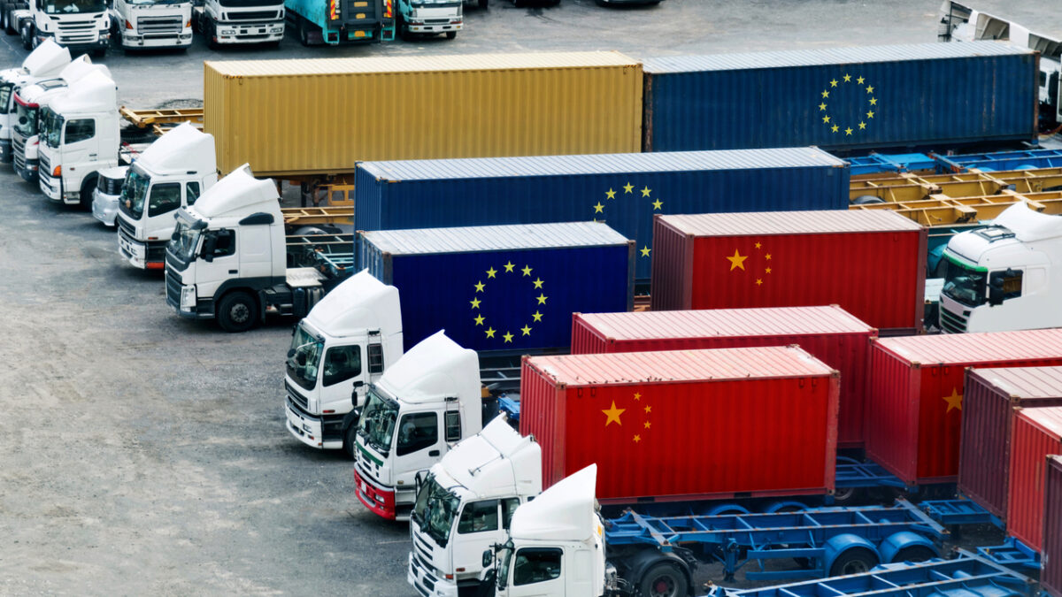 Trucks with EU and Chinese flags