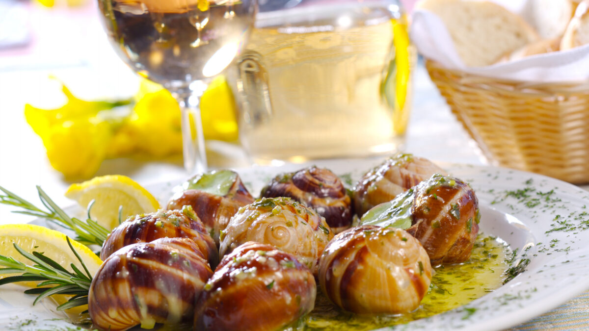 Σαλιγκάρια με λευκό κρασί και μαϊντανό