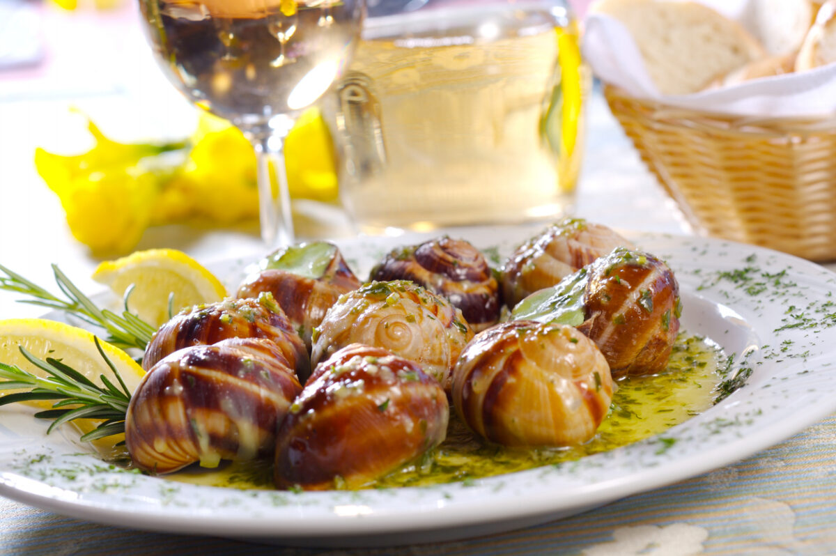 Σαλιγκάρια με λευκό κρασί και μαϊντανό