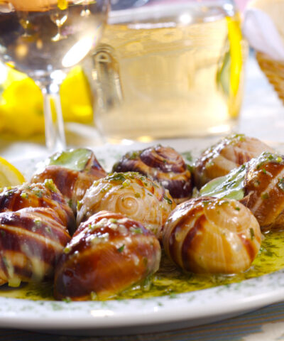 Σαλιγκάρια με λευκό κρασί και μαϊντανό