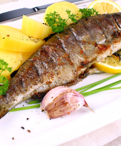 Μυλοκόπι στον φούρνο με πατάτες