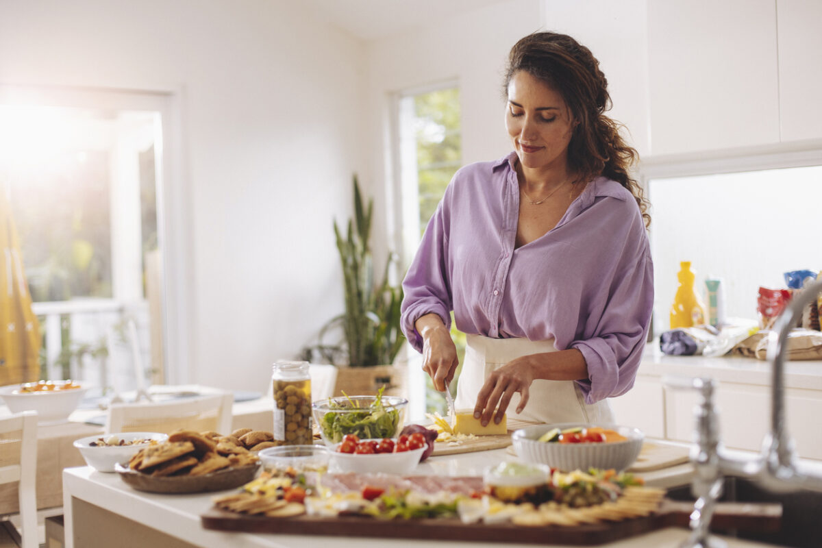 Σολομός με γλυκοπατάτες και γαλοπούλα με σάλτσα μάνγκο ξεχωρίζουν στο μενού της επόμενης εβδομάδας