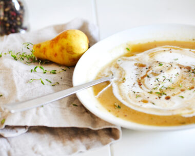 Σούπα με κοτόπουλο και αχλάδι