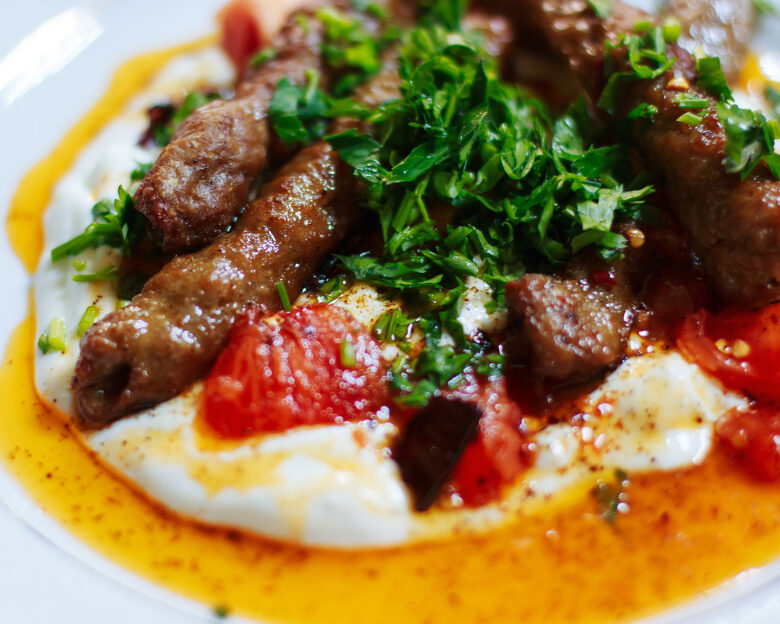 Παραδοσιακό γιαουρτλού κεμπάπ