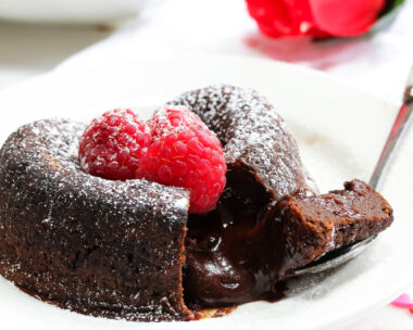 Ρευστό κέικ με σοκολάτα και φουντούκια