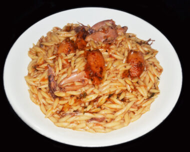 Γιουβέτσι με χταπόδι