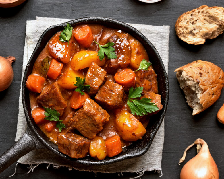 Συνταγή για χοιρινά μάγουλα σε κόκκινη κρασάτη σάλτσα