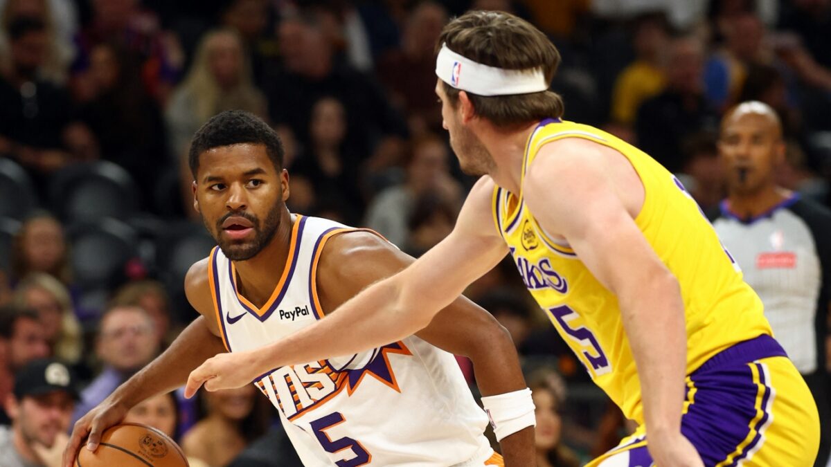 Ο Τζέραντ Μπάτλερ κόντρα στον Όστιν Ριβς