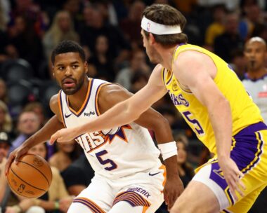 Ο Τζέραντ Μπάτλερ κόντρα στον Όστιν Ριβς