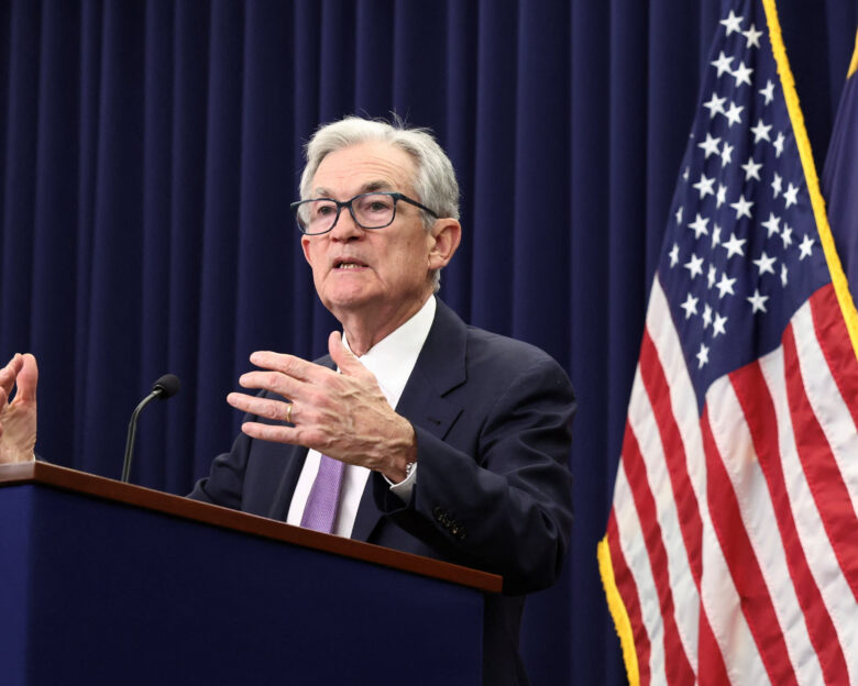 Η μείωση των επιτοκίων τον Δεκέμβριο δεν είναι δεδομένη, λέει ο Πάουελ