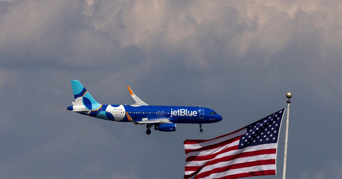JetBlue Airways flight passengers injured – Pilots make emergency landing in Florida